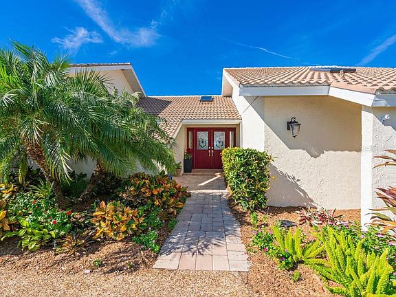 2nd image of 3923 Torrey Pines Blvd