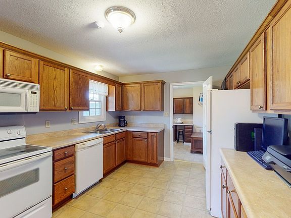 4th image of 4212 Buckland Sq