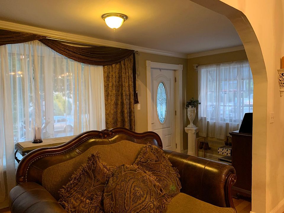 1st image of 61 Grand St
