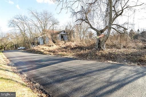 5th image of Elbow Ln