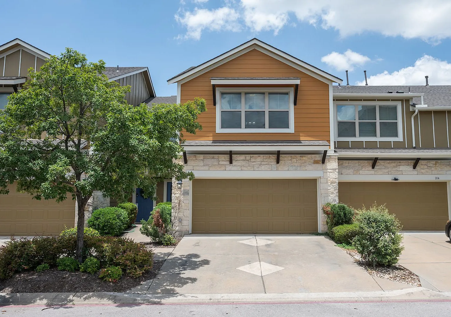 Model Home in City Side Condo Community — Photo 2