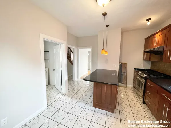 (undisclosed Address), Dorchester, MA 02125