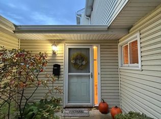 1618 Augusta Dr, Naperville, IL 60563