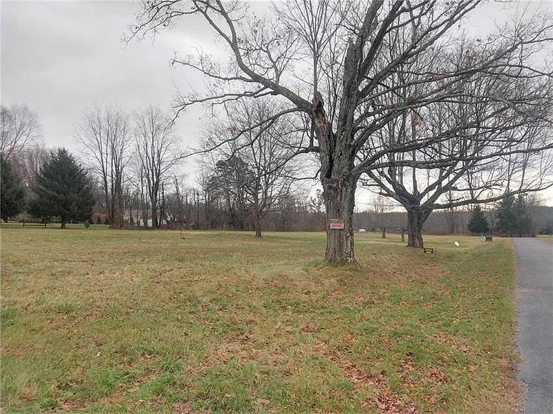 1st image of 1 Woodland Way