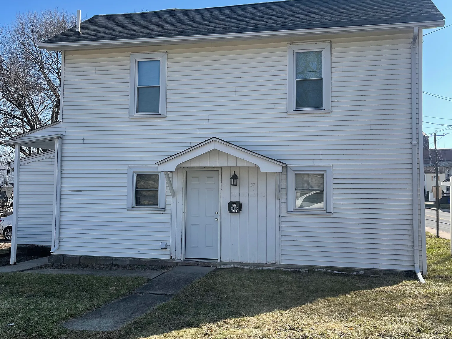 2 bed, 784 sqft, $1,574 — Photo 1