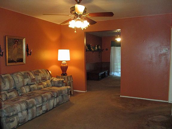 4th image of 4002 Rosebud Dr