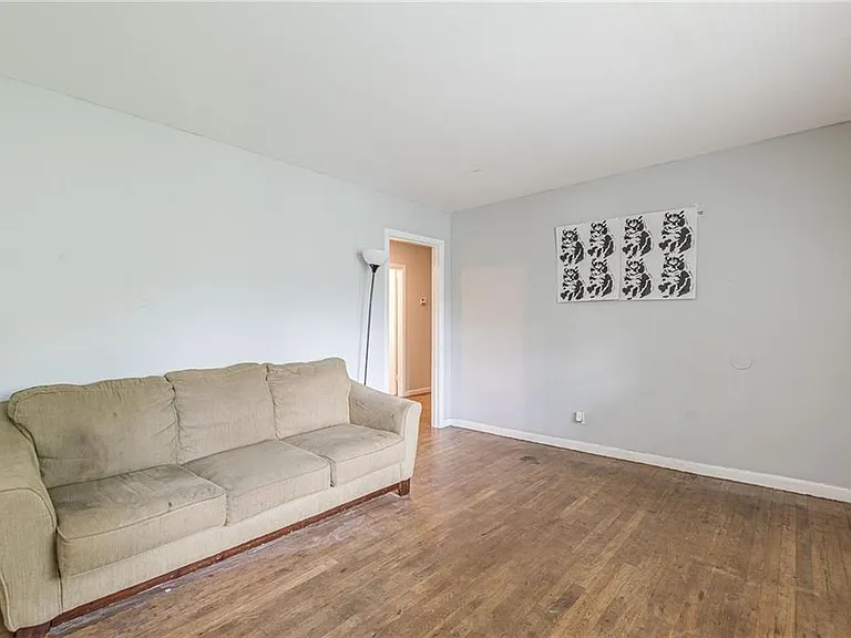 350 Brooks Ave SW — Photo 1