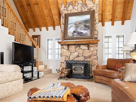 5th image of 1064 Mount Whitney Dr