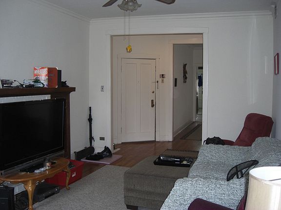 4th image of 2439 W Walton St APT 3
