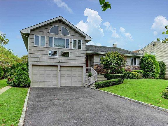 2nd image of 98 Suffolk Blvd