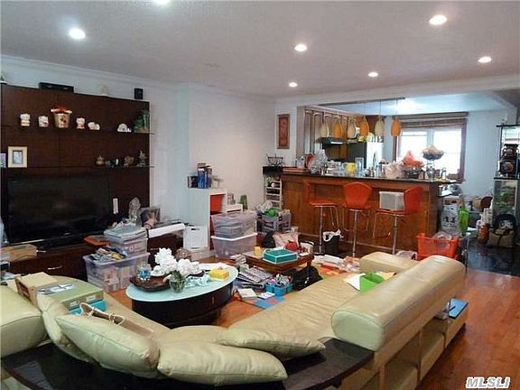 4th image of 992 Dumont Ave