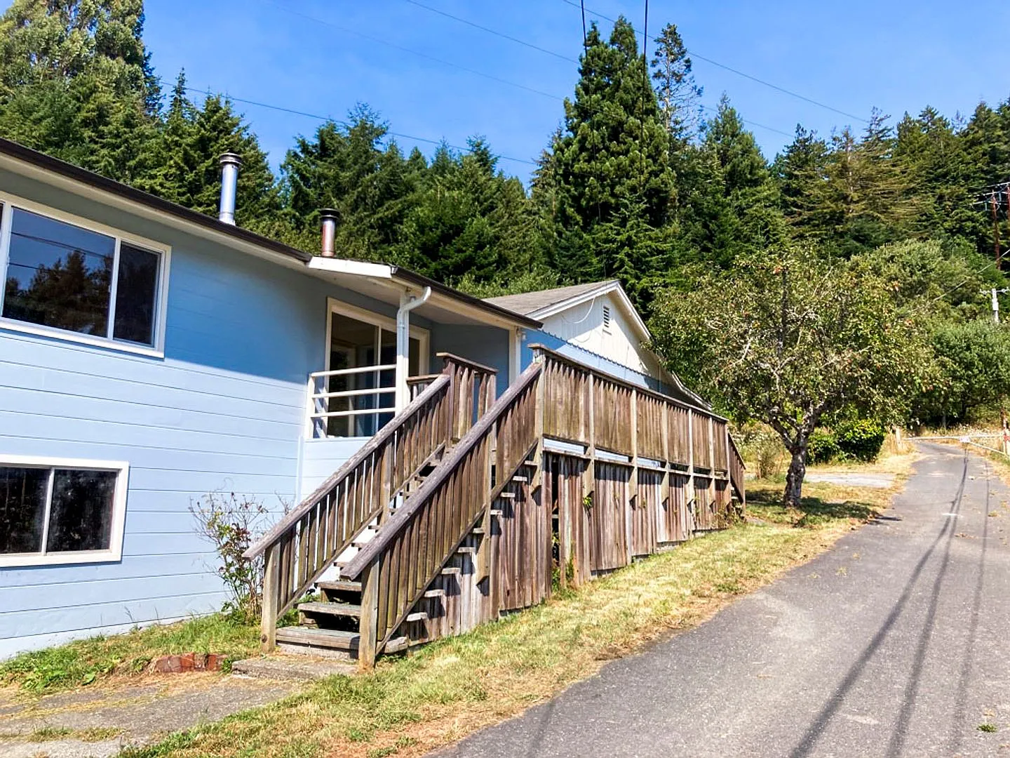 Country Living just Minutes from Eureka! — Photo 2