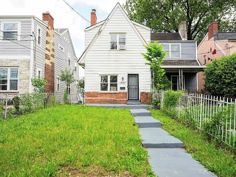 1907 Otis St NE — Photo 1