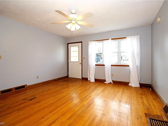 3rd image of 870 Cleveland Ave