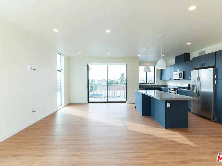 747 Lillian Way #8 — Photo 5