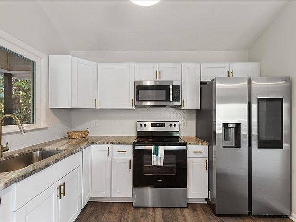 3rd image of 460 Dickens Dr