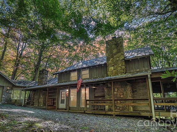 3rd image of 624 Fox Den Rd