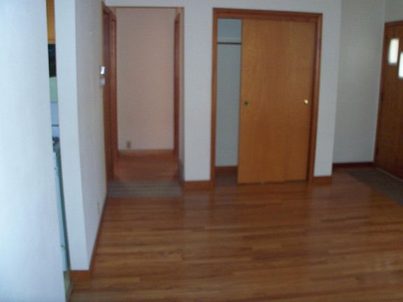 4th image of 885 Munhall Ave