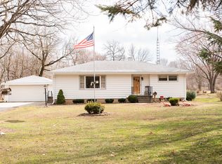 573 River Ln, Dixon, IL 61021