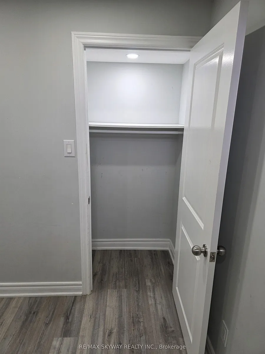 Building Photo - 6 Haverstock Cres #BASEMENT