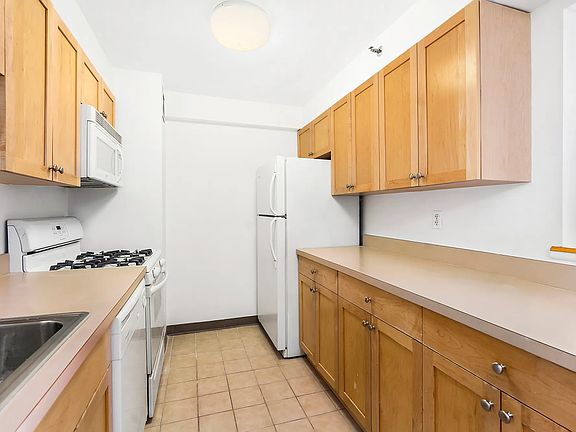 3rd image of 1825 Madison Ave APT 5C