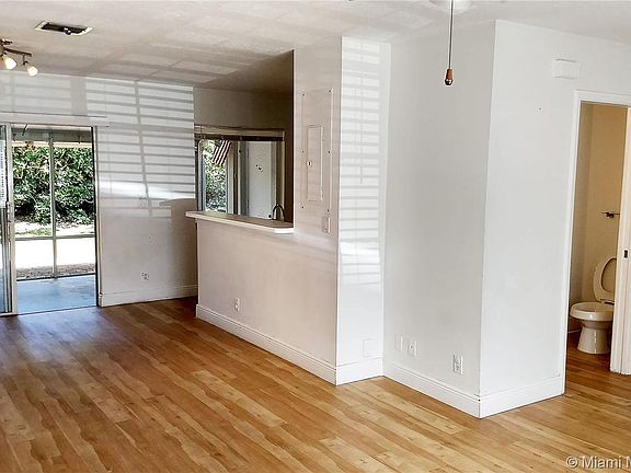 4th image of 1137 SW 44th Way #1137