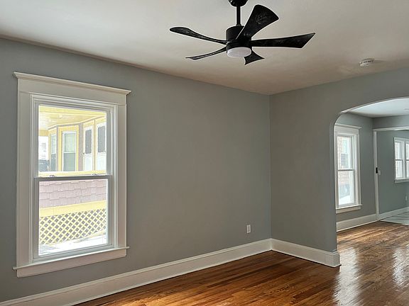 3rd image of 122-24 E Brighton Ave E #1