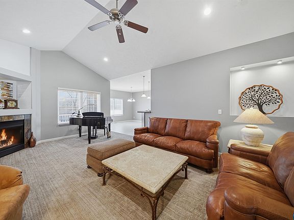 4th image of 7548 Kentwell Ln