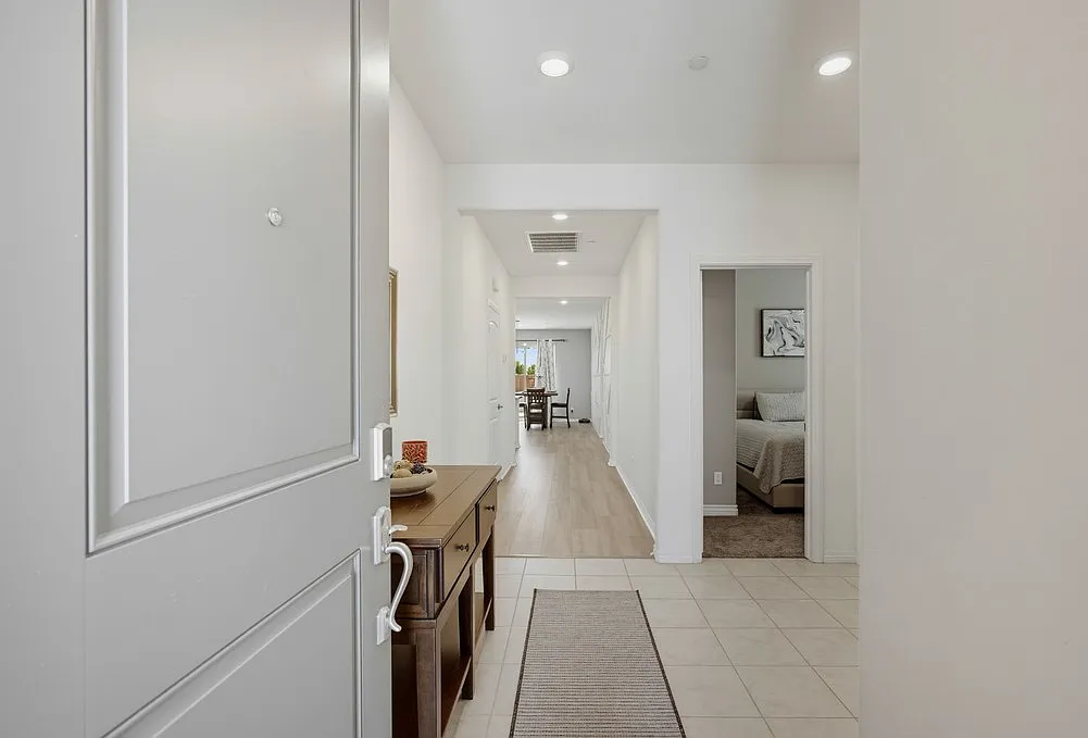 3 bed, 1866 sqft, $3,500 — Photo 4