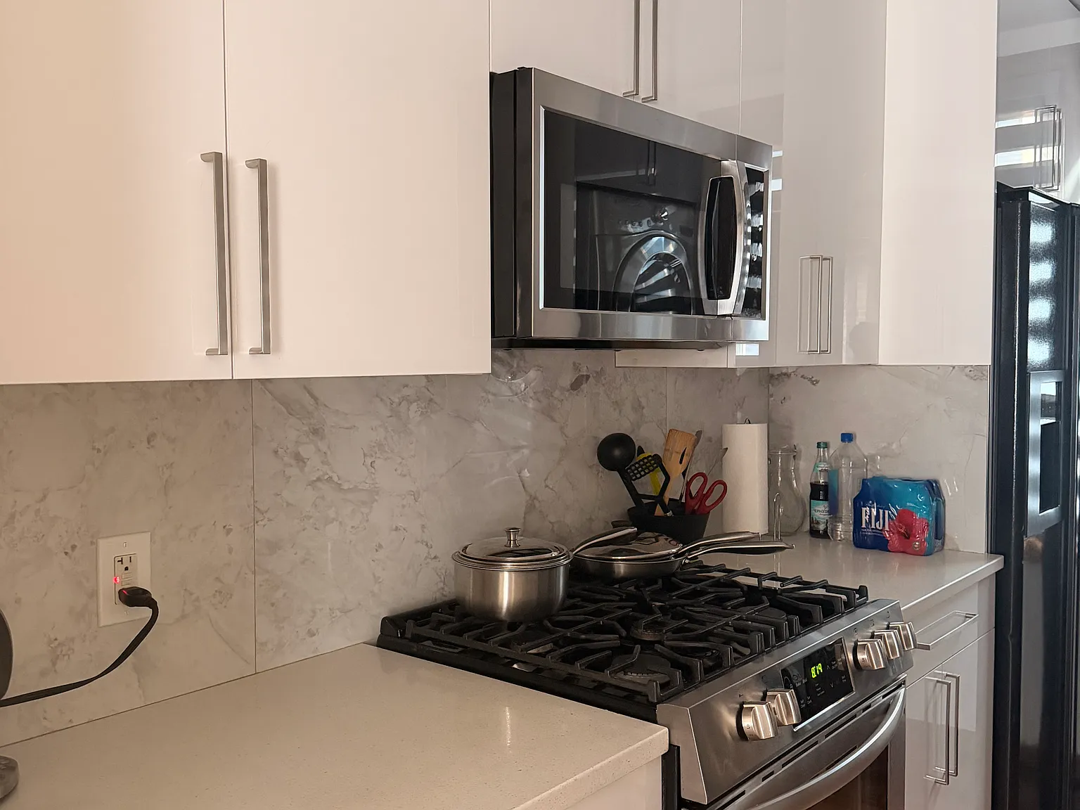 3 bed, 1300 sqft, $3,800 — Photo 1