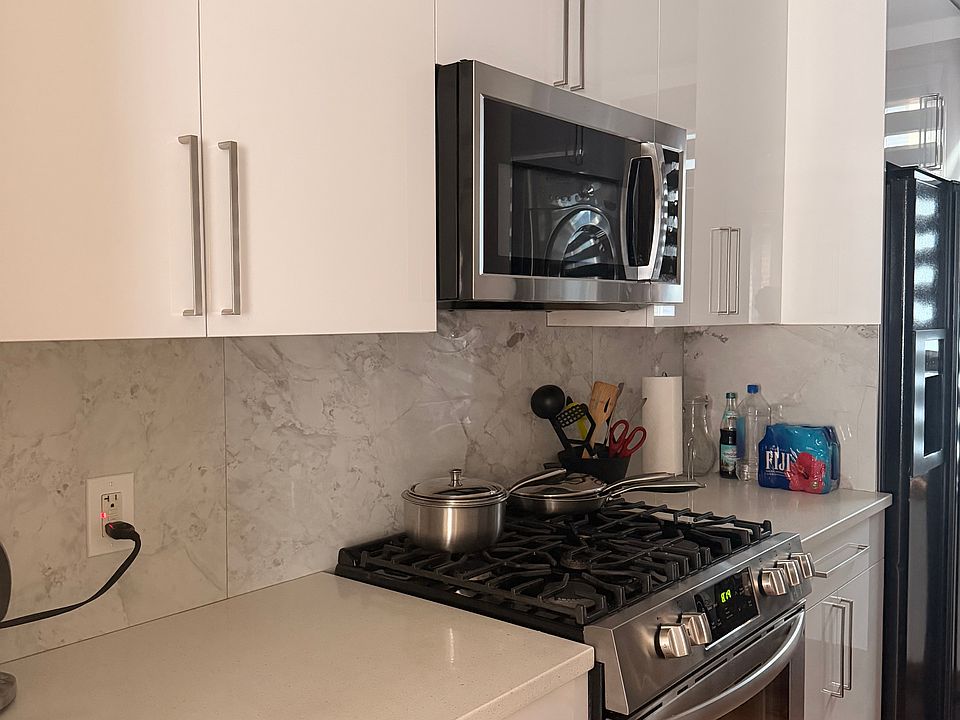 3 bed · 2 bath · 1,300 ft² in Brooklyn