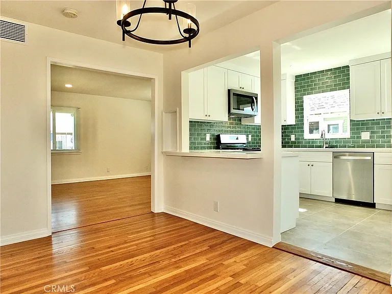4036 E Vermont St — Photo 17
