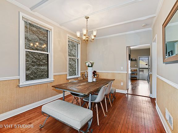 4th image of 1437 W Oakdale Ave