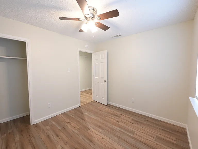 210 W William Cannon Dr #B — Photo 9