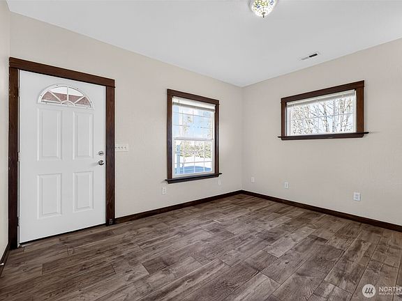 3rd image of 704 Lincoln Street