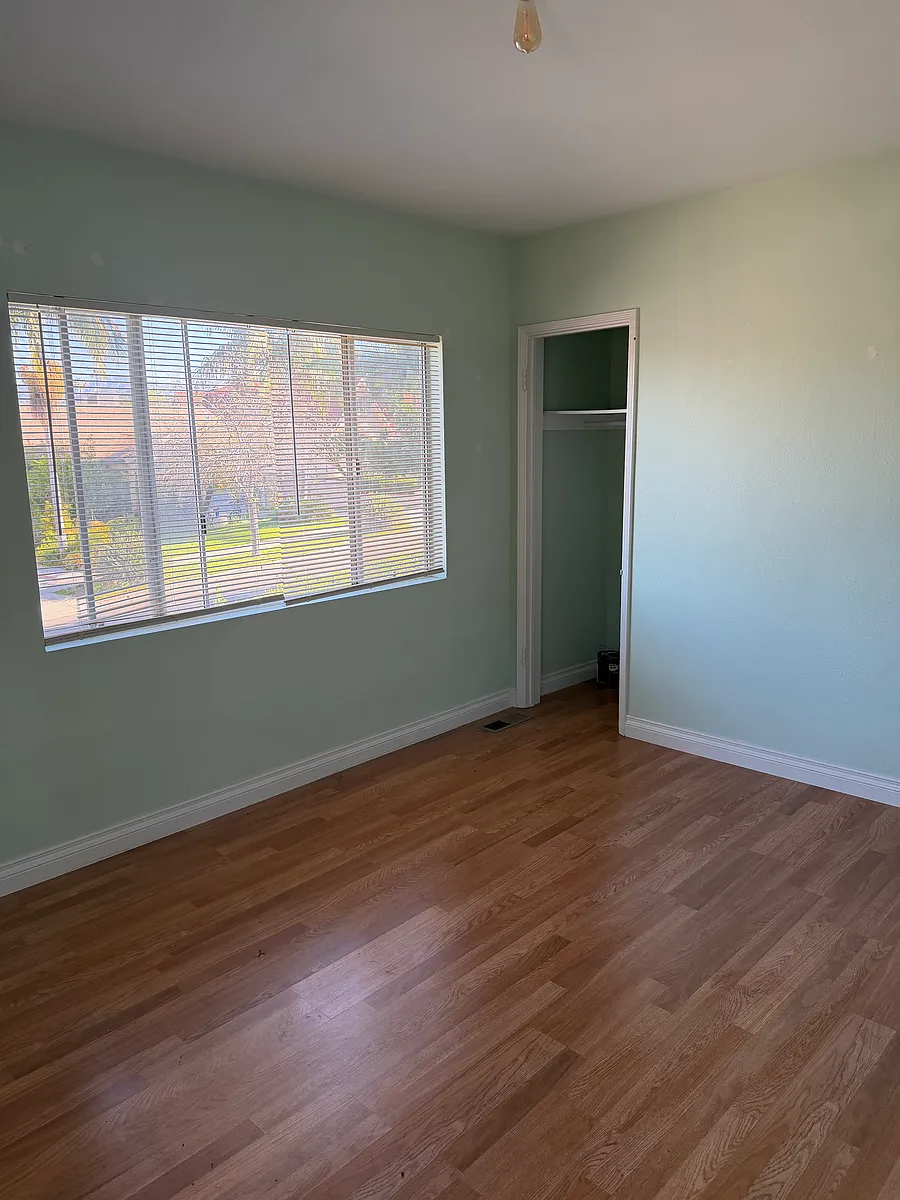 Building Photo - 1112 Scofield Dr