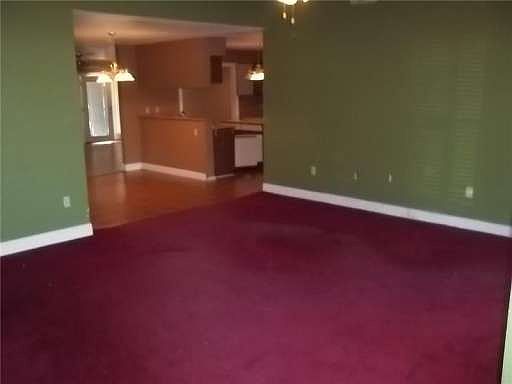 5th image of 112 Honeysuckle Ln