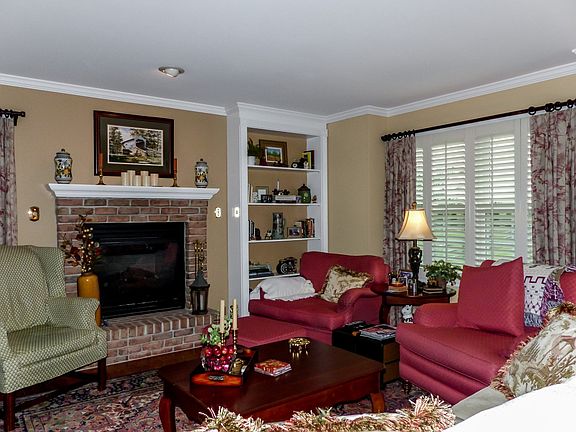 3rd image of 208 Creeks Bend Dr