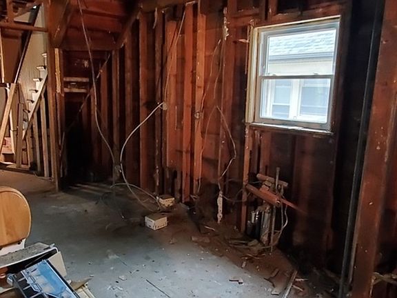 4th image of 907 N 2nd Ave
