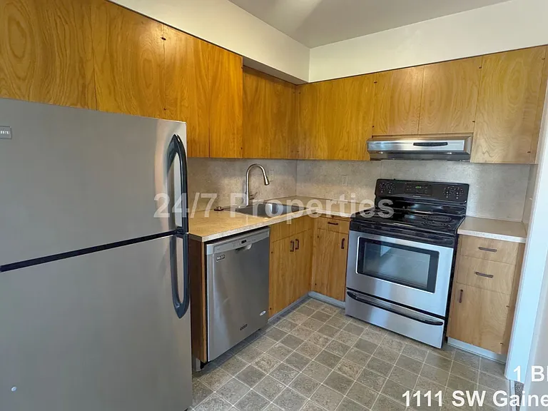 1111 SW Gaines St #6 — Photo 5