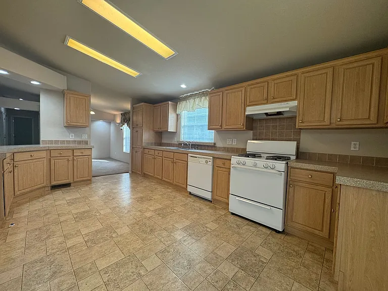 10044 S Kent Rd — Photo 9