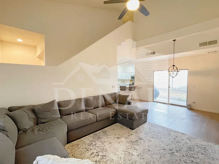 8144 W Beck Ln — Photo 5