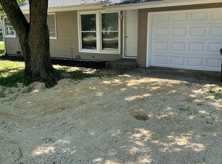 405 Woodrow St, Winnebago, IL 61088