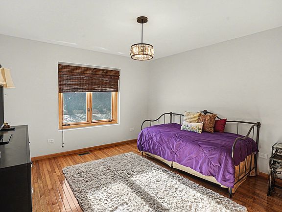 3rd image of 10942 Liz Ln