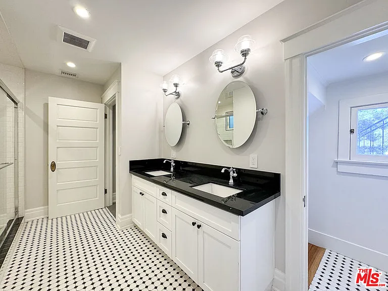 922 W Kensington Rd — Photo 28