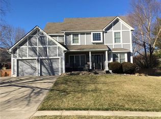 202 Cottonwood Dr, Lansing, KS 66043