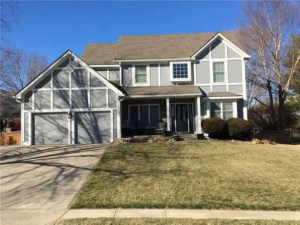 202 Cottonwood Dr, Lansing, KS 66043