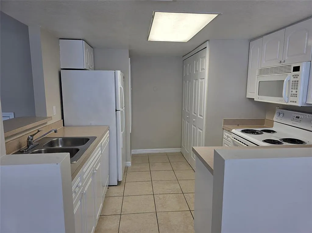 3 bed, 2.0 bath, 1811 sqft, $1,475 — Photo 4