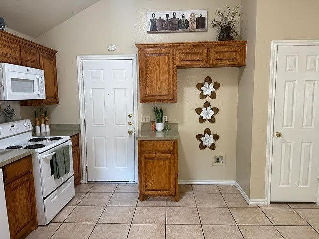 4905 Brianhill Dr — Photo 5