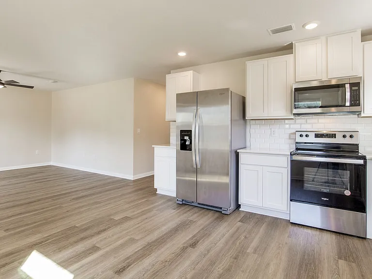 2528 Sutton Place Dr — Photo 6